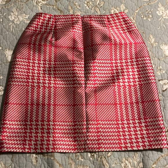 White House Black Market Light Gray and Red Houndstooth Skirt - 4 - Picture 3 of 3